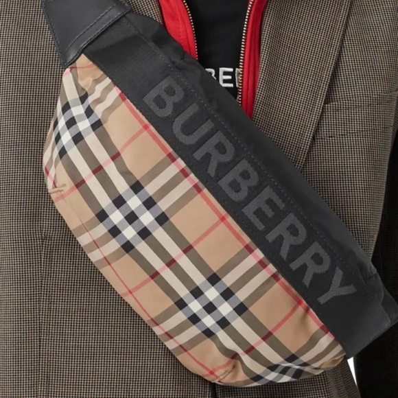 Burberry Handbags - EUC Burberry Belt Bag - Unisex in Vintage Check
